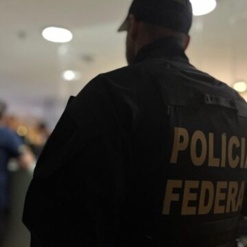 Presidente do INSS é afastado pela PF em operação contra fraude de R$ 6,3 bilhões por meio de descontos em contas de aposentados