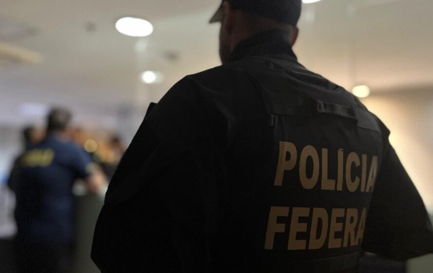 Presidente do INSS é afastado pela PF em operação contra fraude de R$ 6,3 bilhões por meio de descontos em contas de aposentados