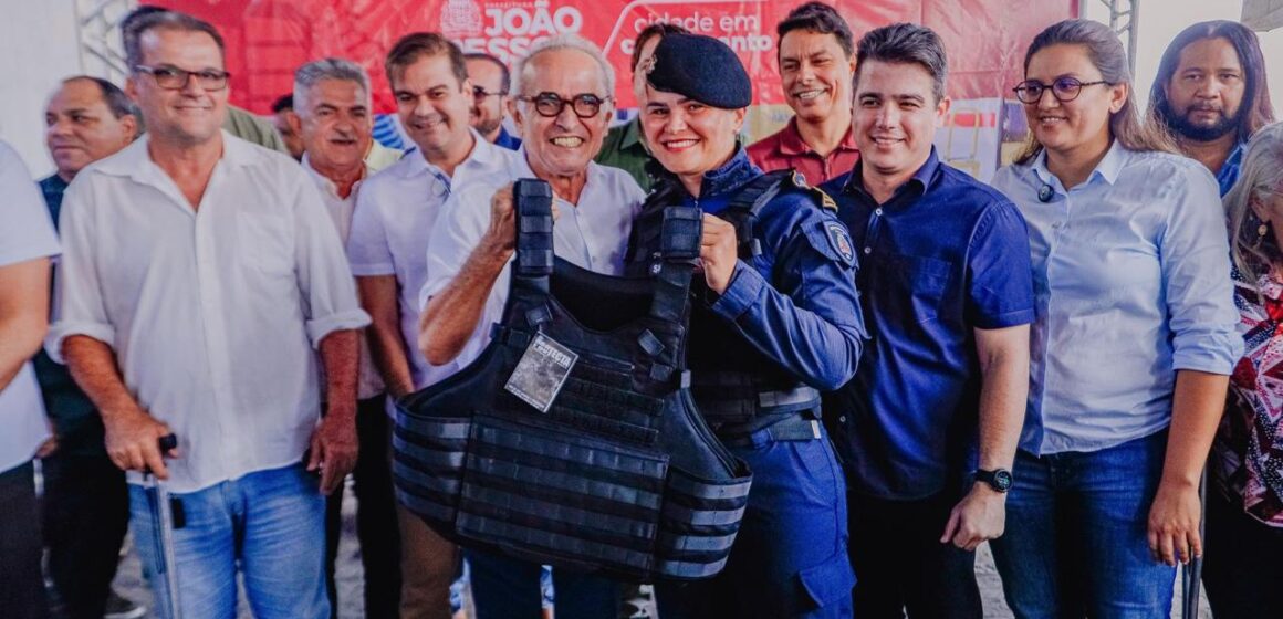 Investimentos na Segurança  Prefeitura entrega 641 novos coletes balísticos para agentes da Guarda Civil Metropolitana de João Pessoa