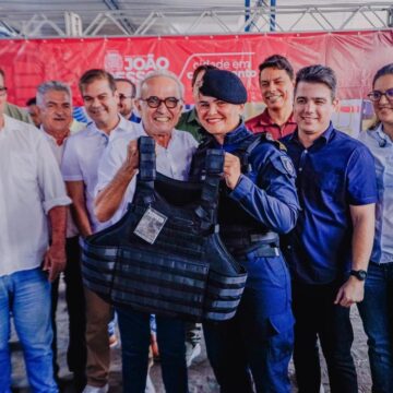 WhatsApp Image 2025-04-14 at 10.47.26 (2) Investimentos na Segurança Prefeitura entrega 641 novos coletes balísticos para agentes da Guarda Civil Metropolitana de João Pessoa