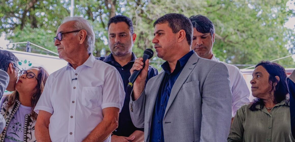 Compromisso ambiental  Cícero Lucena assina termo de adesão da Prefeitura ao programa ‘Amigos da Natureza’, em parceria com MPPB e CMJP