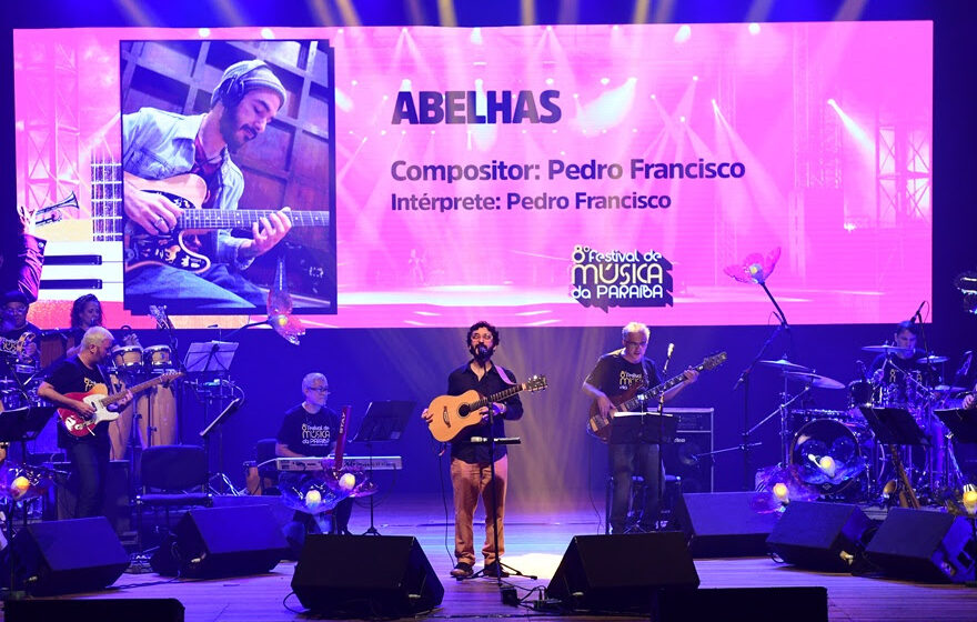 Primeiro dia de eliminatórias do Festival de Música da Paraíba em CG seleciona sete finalistas