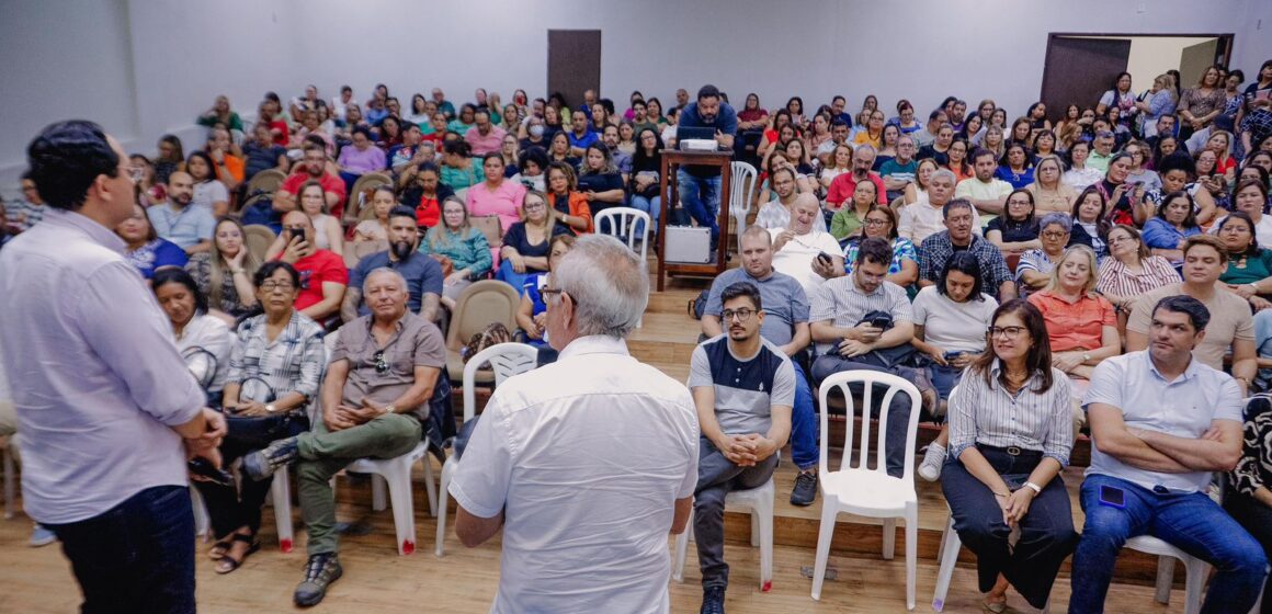 Valorização dos profissionaisCícero Lucena anuncia aumento de 27,5% na gratificação dos gestores das escolas municipais