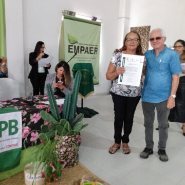 unnamed (11) Governo do Estado entrega mais de 350 títulos de terras em Queimadas