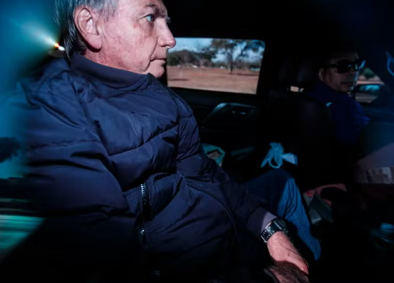 Moraes autoriza Bolsonaro a receber visita de médicos particulares