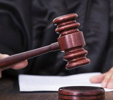 Réus são julgados por homicídio de uma criança de três anos de idade e por tentar matar dois homens