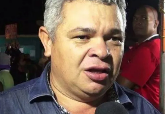 PREFEITO DE ALHANDRA É ALVO DE MAIS UMA AÇÃO DO MPPB POR NÃO CHAMAR APROVADOS E MANTER QUASE MIL TEMPORÁRIOS