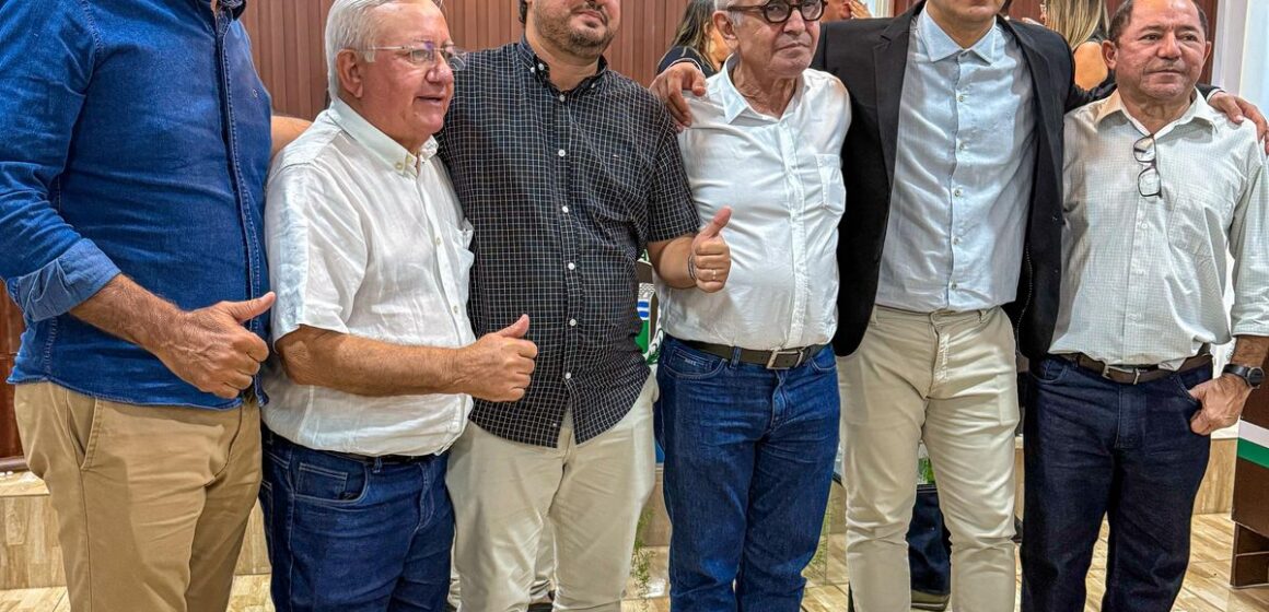 Cícero Lucena recebe Título de Cidadão Pilonense durante comemoração dos 72 anos de emancipação de Pilões