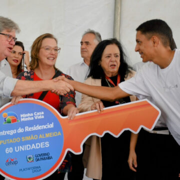 João Azevêdo entrega Residencial Deputado Simão Almeida e assegura moradia digna a 60 famílias de João Pessoa 