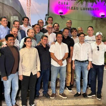 Demonstração de força: vereadores acompanham Cícero em inauguração de museu no Palácio da Redenção
