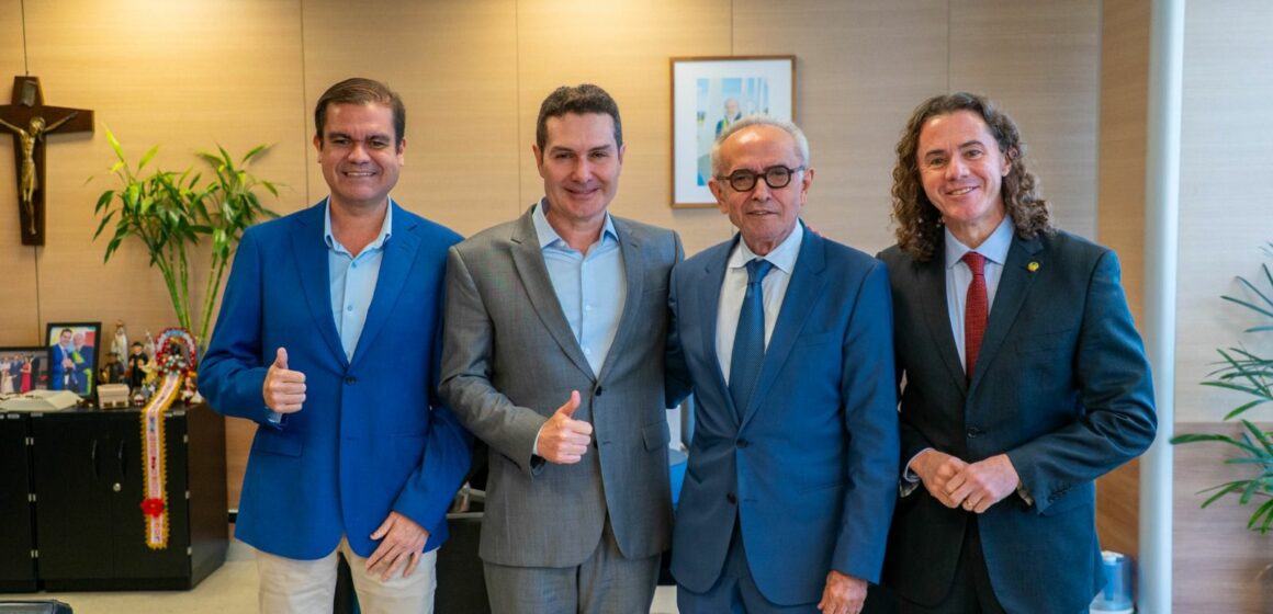 Cícero Lucena se reúne com ministro das Cidades e busca acelerar mais de R$ 400 milhões em investimentos para João Pessoa