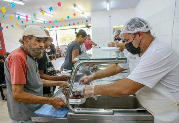 Compromisso com a população   Prefeitura reforça segurança alimentar com 1,2 milhão de refeições distribuídas até setembro de 2025