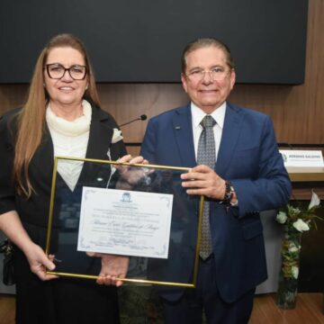 WhatsApp Image 2025-10-23 at 06.48.32 Adriano Galdino recebe título de cidadão de Patos