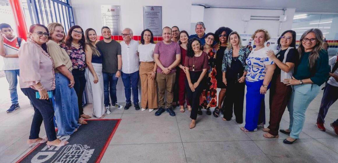 WhatsApp Image 2025-10-29 at 11.23.15 Educação do futuro Cícero Lucena entrega escola bilíngue totalmente reconstruída, com tecnologia de ponta no Oitizeiro, e celebra intercâmbio internacional para alunos e professores