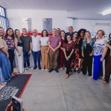 Educação do futuro Cícero Lucena entrega escola bilíngue totalmente reconstruída, com tecnologia de ponta no Oitizeiro, e celebra intercâmbio internacional para alunos e professores
