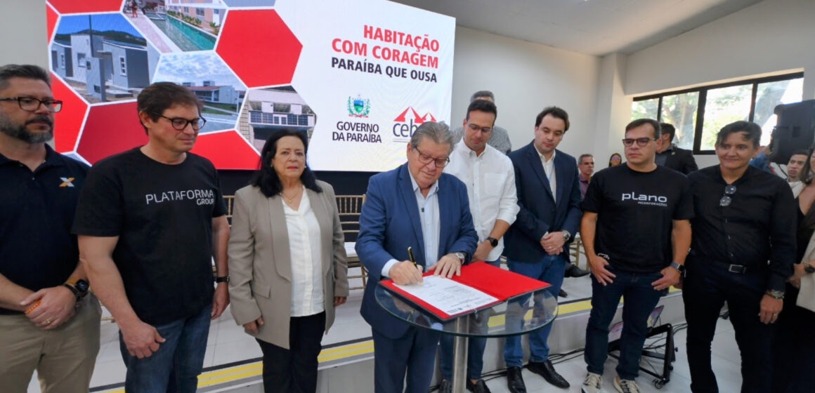 João Azevêdo anuncia construção de mais de 10.250 moradias e assegura recursos para população ter acesso à casa própria