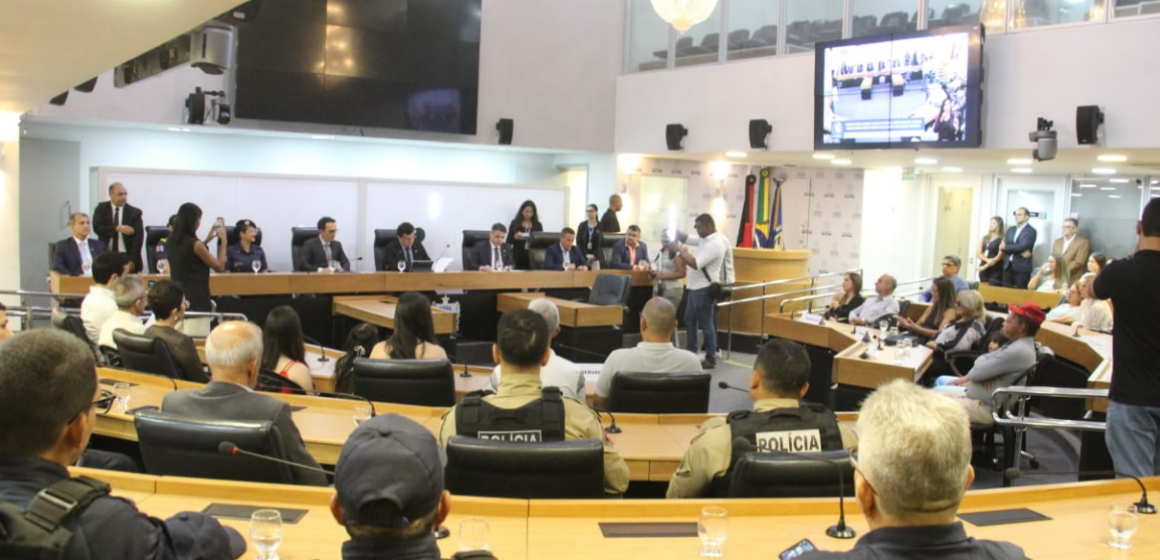 Captura de tela 2025-11-17 175501 ALPB concede título de cidadã paraibana à guarda civil, Iris Cavalcante