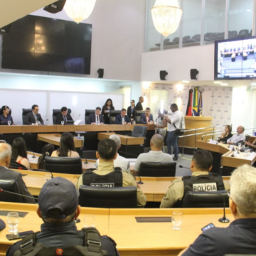 ALPB concede título de cidadã paraibana à guarda civil, Iris Cavalcante