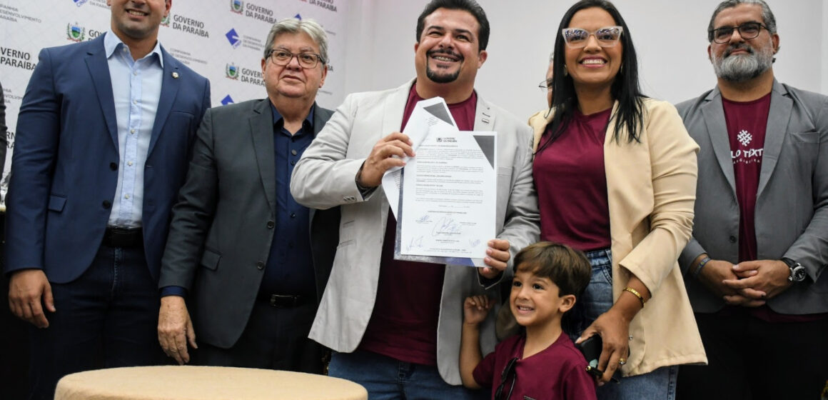 unnamed João Azevêdo assina contratos do Polo Têxtil de Mangabeira e anuncia redução de ICMS para o setor em João Pessoa