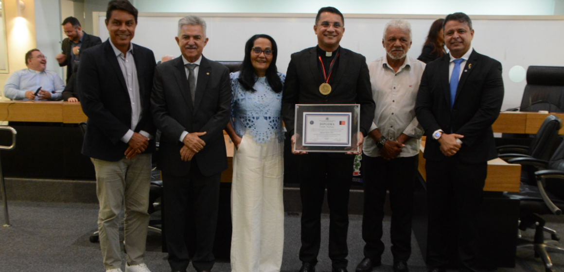 ALPB concede título de Cidadão Paraibano ao Padre Irapuan Ramos Silva