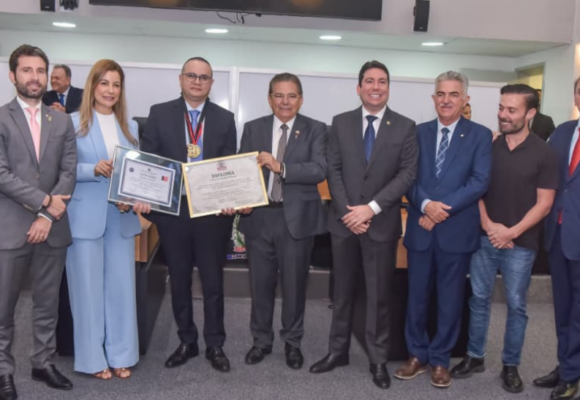 Captura de tela 2025-12-11 092845 ALPB entrega título de cidadão paraibano ao procurador-Geral do Estado, Fábio Brito