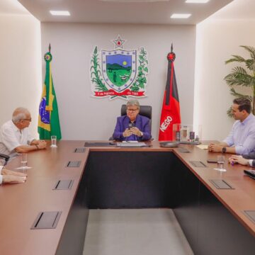 rgggrgrgrg Disputa política em segundo plano Cícero assina termo de cessão da Estação das Artes para instalação de Centro de Computação Quântica