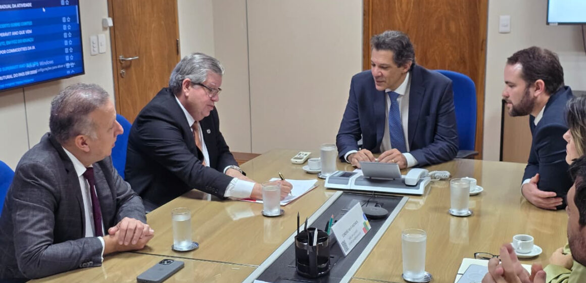 unnamed João Azevêdo busca recursos nas áreas de agricultura familiar, habitação e saneamento com ministro Fernando Haddad