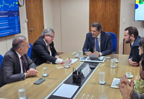 unnamed João Azevêdo busca recursos nas áreas de agricultura familiar, habitação e saneamento com ministro Fernando Haddad