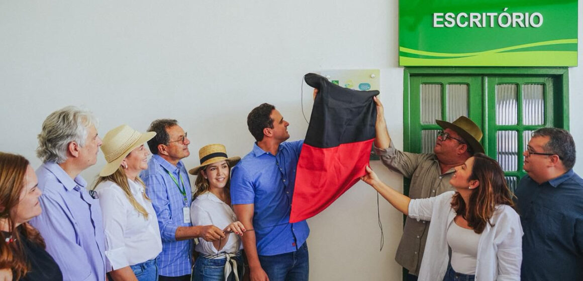 unnamed Lucas Ribeiro assina contratos do Empreender e entrega ações voltadas ao fortalecimento da produção rural em Monteiro