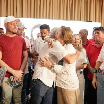 Com festa em Guarabira, Cícero Lucena recebe apoio da prefeita Léa e da deputada Camila Toscano