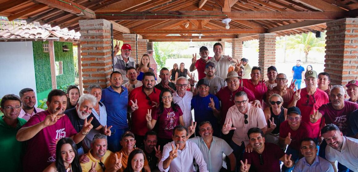 Em São Sebastião do Umbuzeiro, Cícero Lucena recebe apoio de lideranças de mais quatro municípios do Cariri