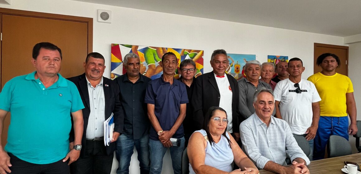 Em reunião com Luciano Cartaxo, representantes dos clubes de futebol feminino comemoram nova lei que equipara incentivos aos clubes masculinos