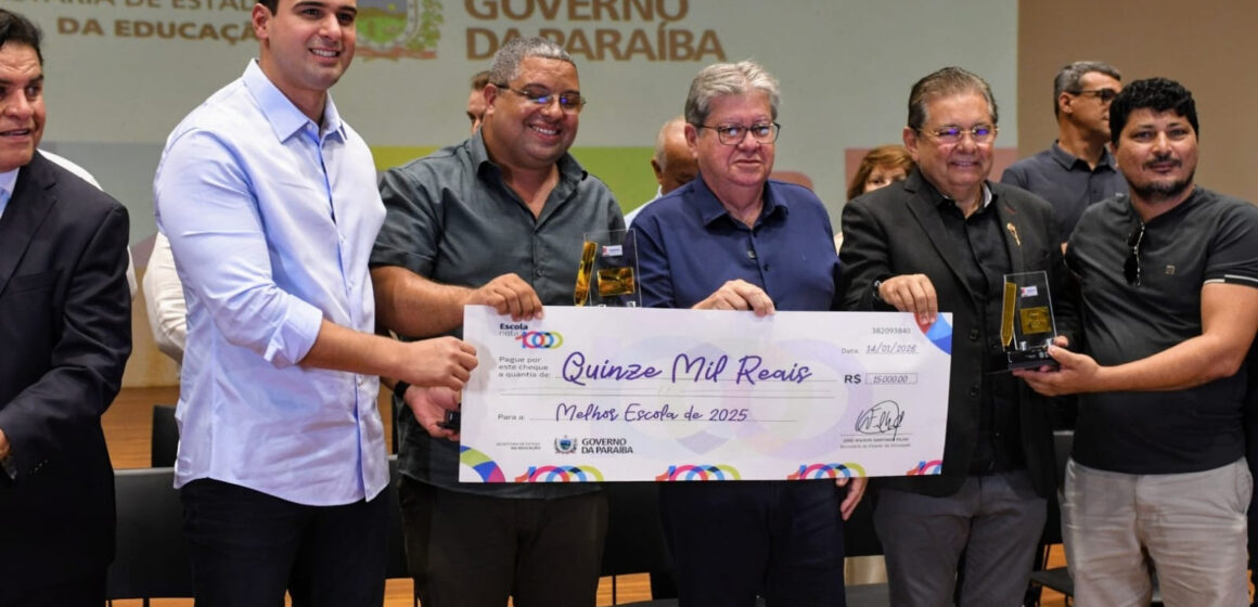 unnamed João Azevêdo entrega premiação a professores e escolas que promoveram avanços na aprendizagem dos alunos