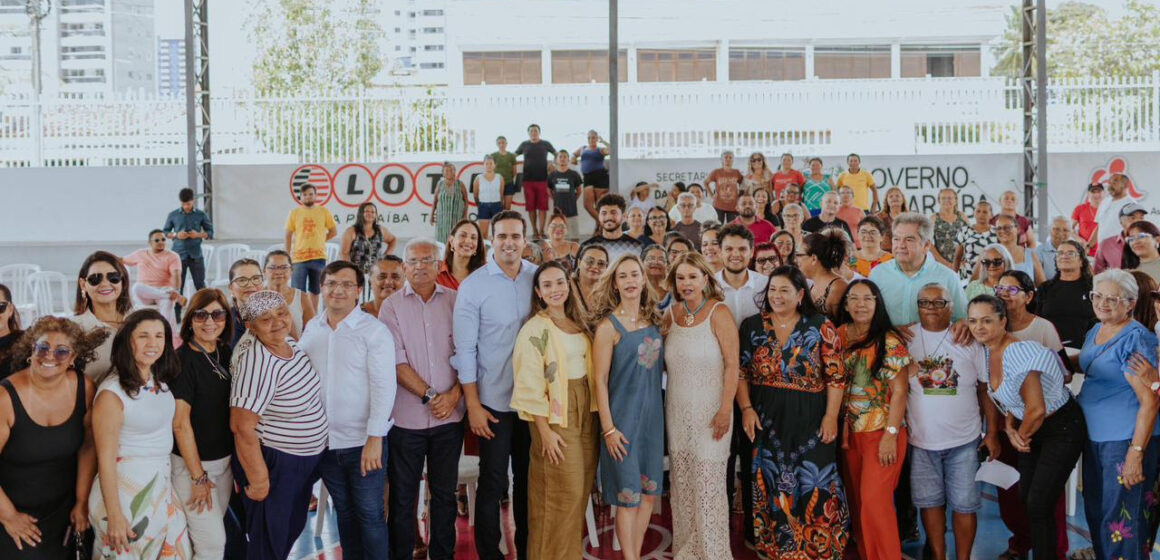 Lucas Ribeiro visita artesãos alojados pelo Governo da Paraíba durante o Salão do Artesanato em João Pessoa