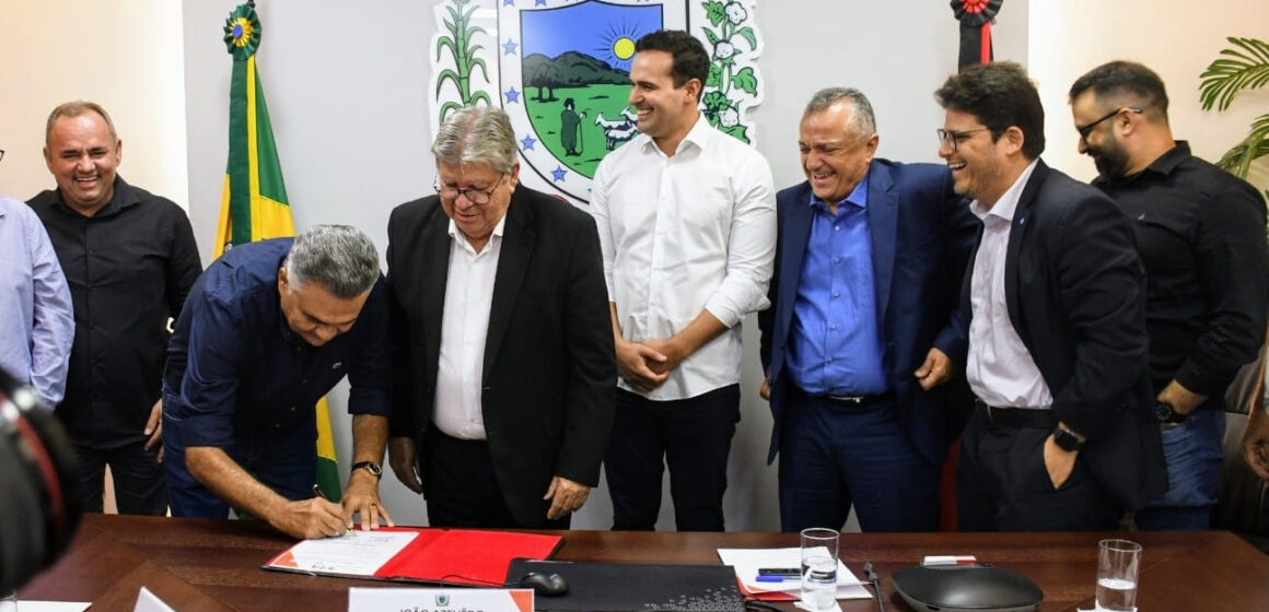 João Azevêdo assina portarias para fortalecer setor de laticínio e gerar emprego e renda na Paraíba 