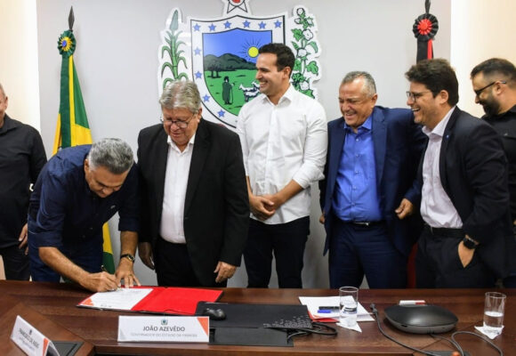 João Azevêdo assina portarias para fortalecer setor de laticínio e gerar emprego e renda na Paraíba 
