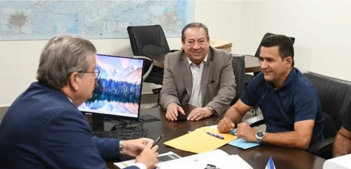 Governador João Azevedo ,Chico Nazário e o secretário de estado Ronaldo Guerra discutem desenvolvimento de Caaporã ,Chico Nazário prefeito reafirma seu apoio a João Azevedo para o Senado