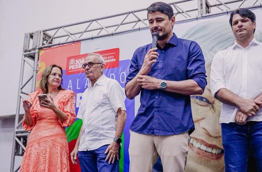 Criação das “Salas do Coração”Cícero Lucena entrega aparelhos de eletrocardiograma para todas as USFs de João Pessoa e anuncia aumento de 31,29 % para diretores das unidades