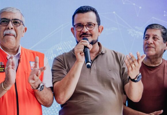 99 ‘João Pessoa Alerta’ Cícero Lucena apresenta plataforma de monitoramento, amplia estrutura da Defesa Civil e entrega equipamentos para a Comunicação e TV Cidade