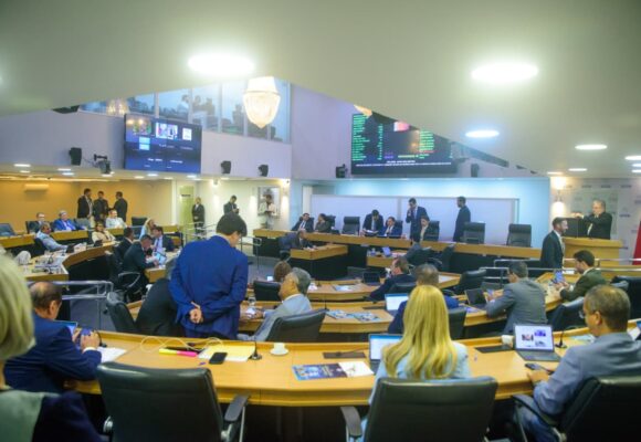 ALPB aprova nomes de Deusdete Queiroga e Taciano Diniz para as vagas de conselheiro do TCE