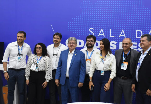 João Azevêdo participa de abertura do 3° Confep em Campina Grande e destaca gestão municipalista do Governo nas conquistas da população