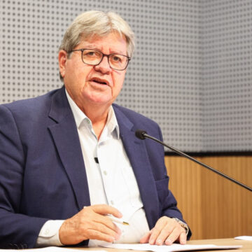 João Azevêdo apresenta balanço nas principais áreas no programa Conversa com o Governador   