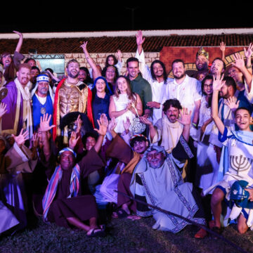 Lucas Ribeiro prestigia Paixão de Cristo de Cabedelo e destaca força do espetáculo 