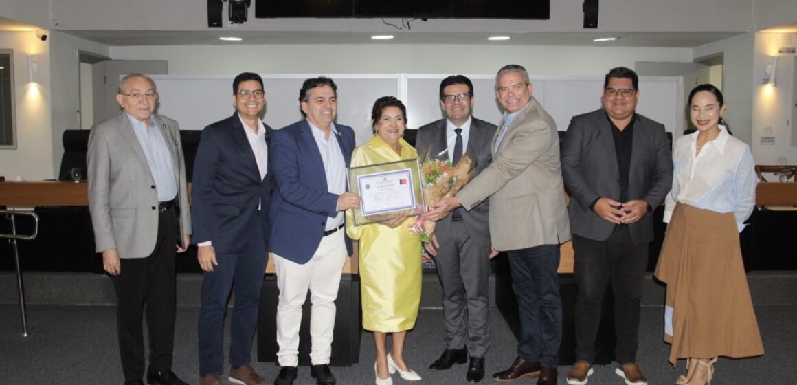 Assembleia concede Cidadania Paraibana à psicóloga Rosa Batista