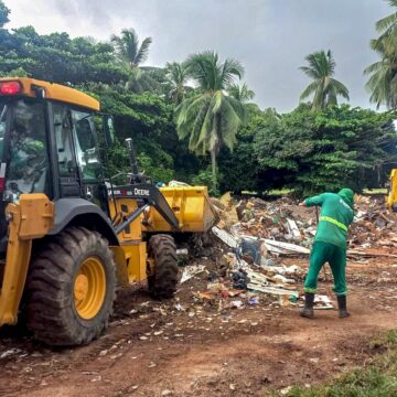 Trabalho preventivo   Prefeitura intensifica ações de limpeza, desobstrução de galerias e coleta de lixo durante final de semana e feriado de Tiradentes