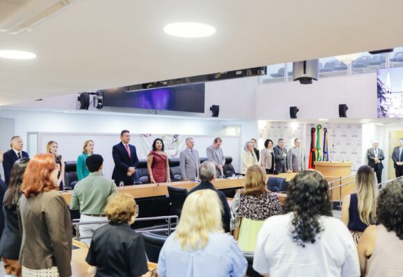 ALPB concede medalhas Epitácio Pessoa e de Mérito Jurídico à defensora pública Madalena Abrantes