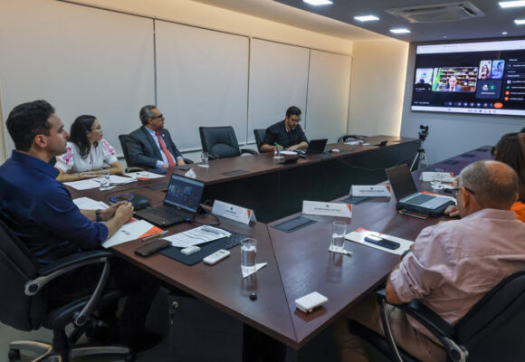Lucas Ribeiro se reúne com prefeitos e anuncia mais R$ 17,7 milhões para municípios atingidos pelas chuvas