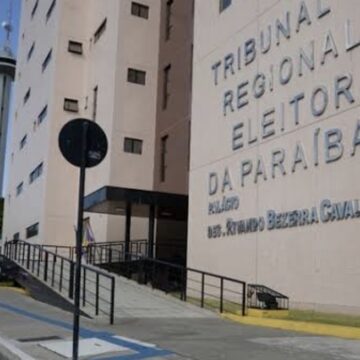 Screenshot TRE-PB suspende pesquisa eleitoral após confissão de rateio oculto e falhas graves Instituto Seta, veiculado ao Portal Polêmica Paraíba.
