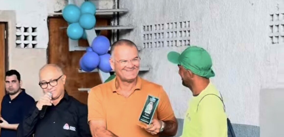 Screenshot Em nome do prefeito Jacson Alvino, vereador Clóvis de Loy participa de homenagem aos profissionais da limpeza urbana em Santa Rita