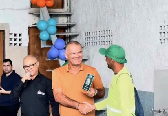 Em nome do prefeito Jacson Alvino, vereador Clóvis de Loy participa de homenagem aos profissionais da limpeza urbana em Santa Rita